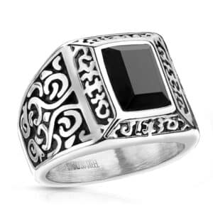 טבעת וינטג' משובצת אבן חן שחורה